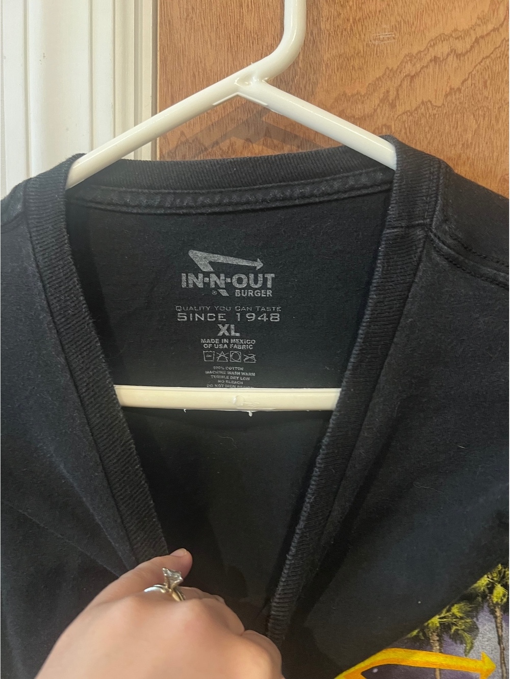 California In-N-Out Burger T-Shirt - Picture 2 of 3